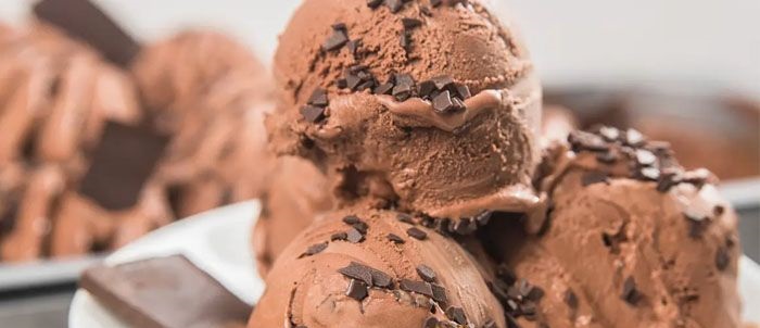 Soñar con helado de chocolate